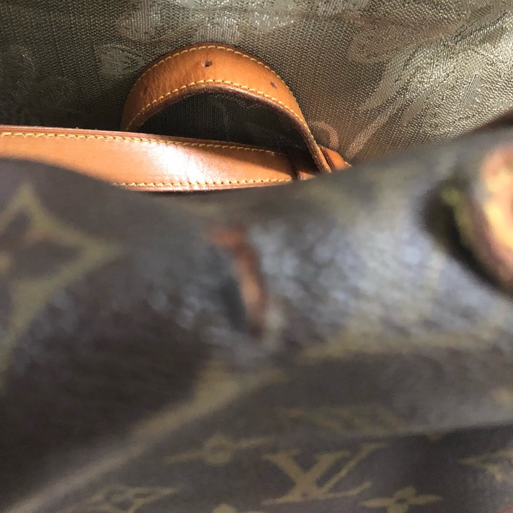 Authentic Louis Vuitton - Picture 7 of 8
